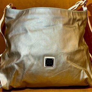 EUC HUGE Dooney & Bourke bag!!!